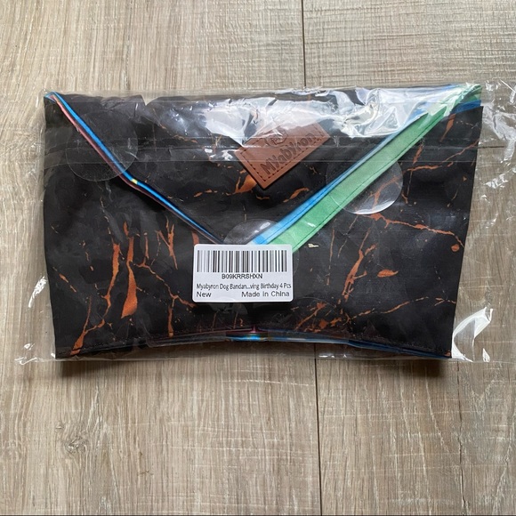 4 dog bandanas - Picture 8 of 9